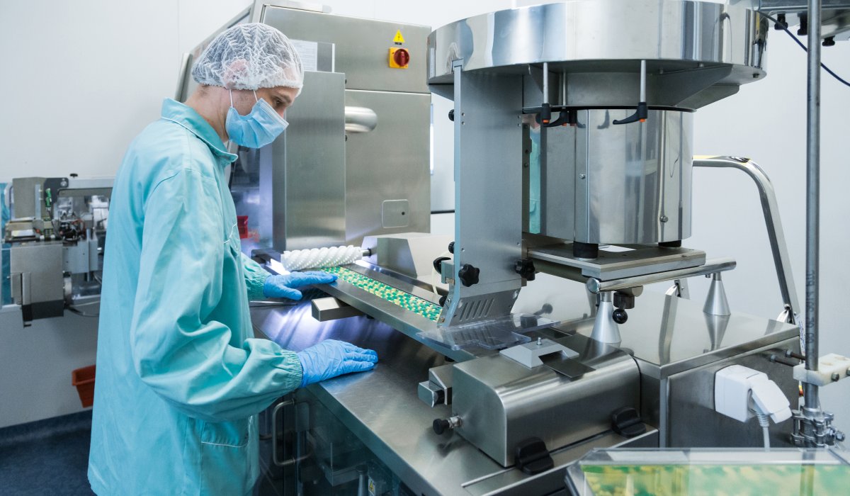 Części zamienne do maszyn spożywczych – kiedy warto dorobić element zamiast czekać na producenta?