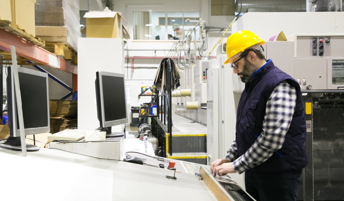 Profesjonalny serwis i geometria maszyn: Naprawa mechaniki oraz wymiana prowadnic liniowych