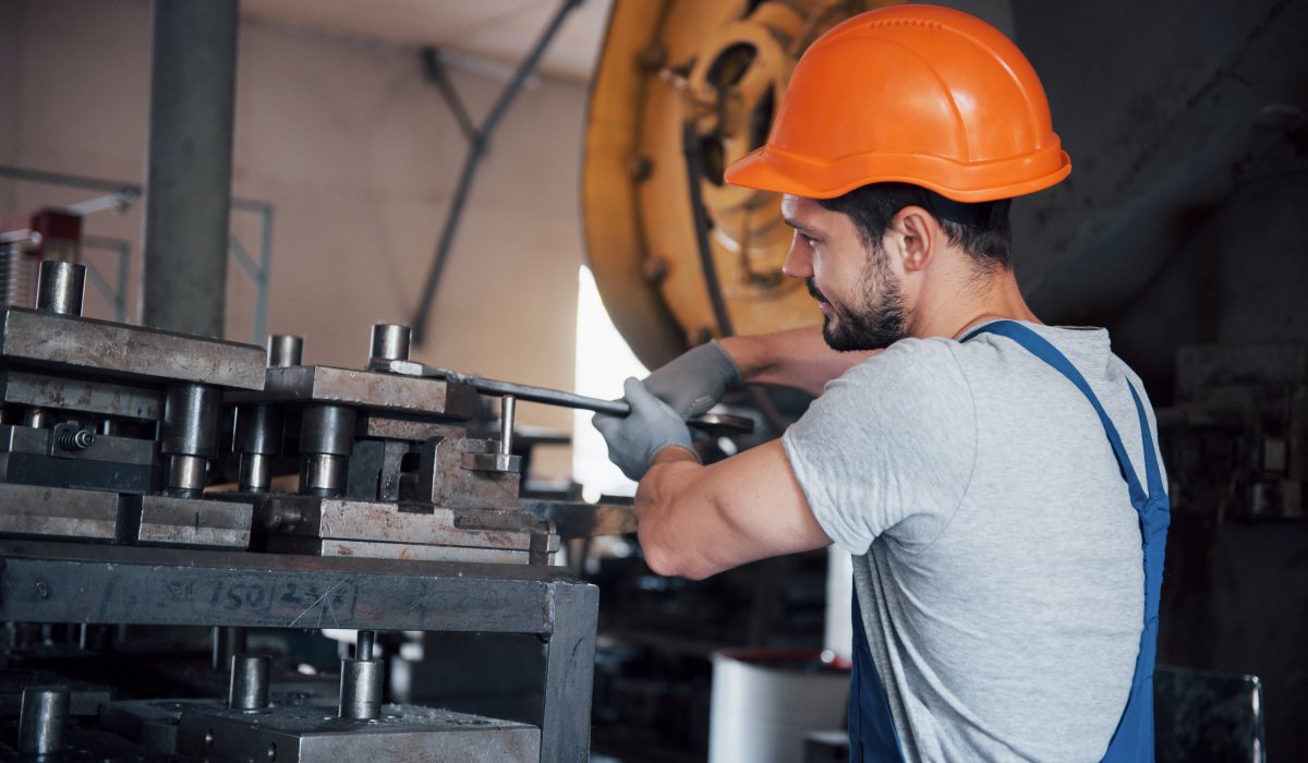 Modernizacja Mechaniczna Linii Produkcyjnych – Wyciśnij 100% z Obecnego Parku Maszynowego